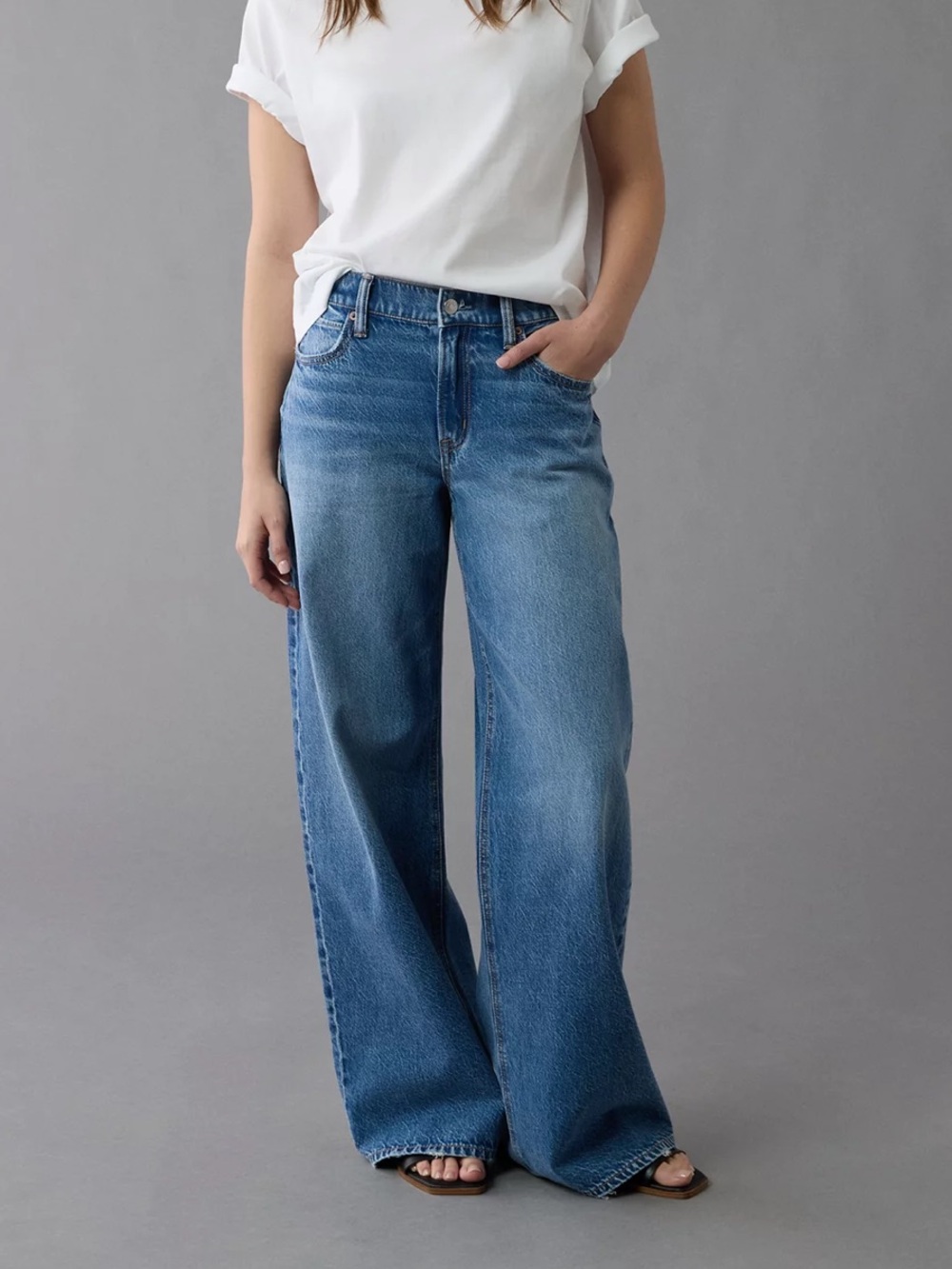 AE Dreamy Drape Strigid Low-Rise Ultra Wide-Leg Jean